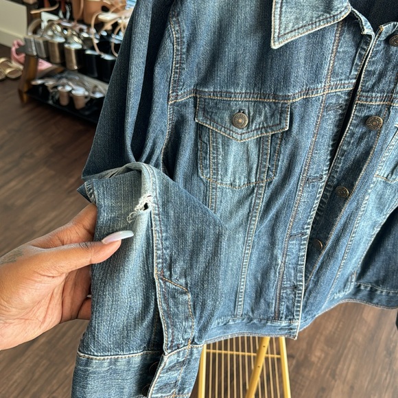 XL Tall, Eddie Bauer, Vintage Jean Top, 100% cotton stretch material. - Picture 2 of 4